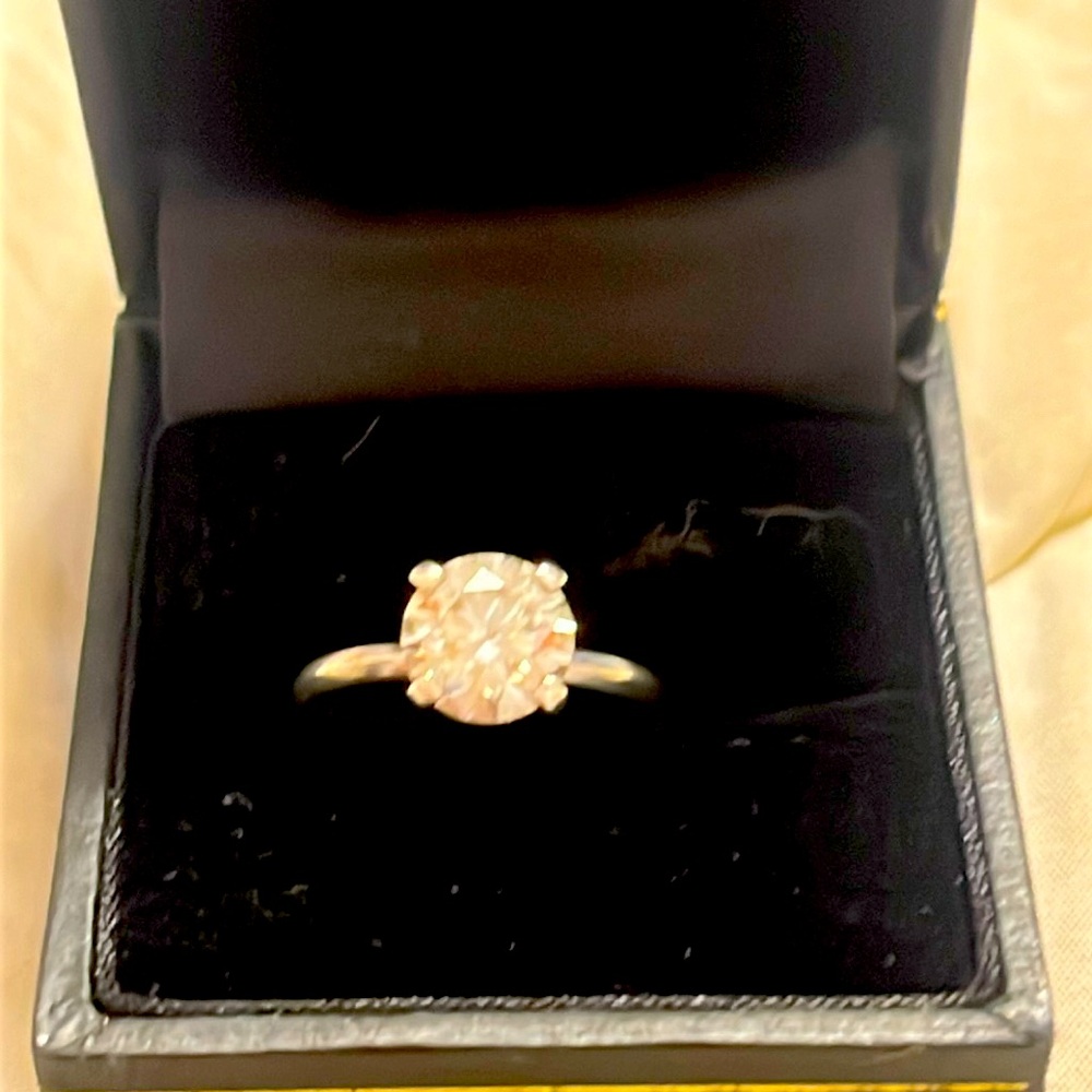 2carat mossainte ring